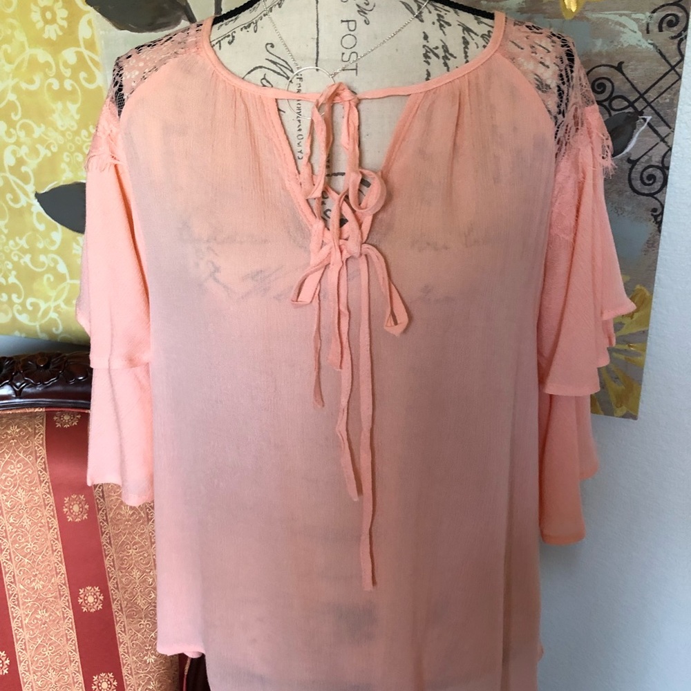 Beautiful and delicate top with lace.